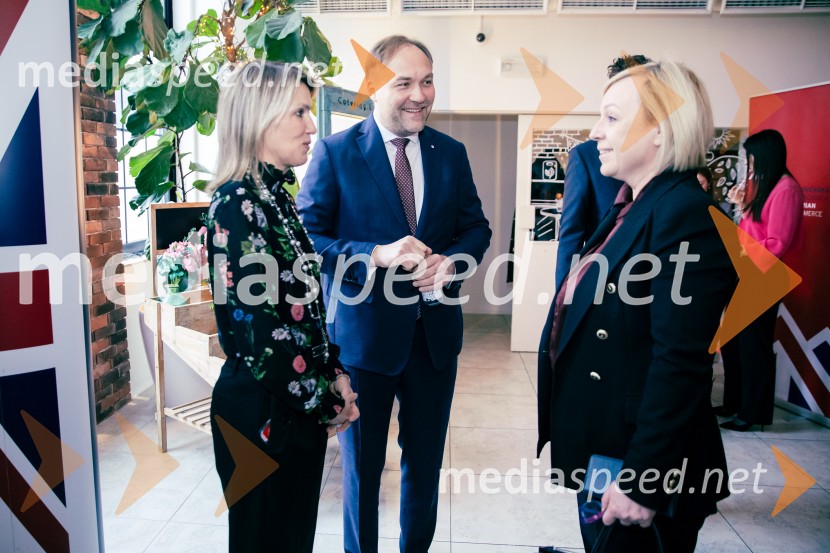  Barbara Uranjek, direktorica, Britansko-slovenska gospodarska zbornica;  Mart D. Buh, vodja poslovnega razvoja, Britansko-slovenska gospodarska zbornica;  ... Čaj z razlogom: Reševanje kadrovske sestavljanke v Sloveniji