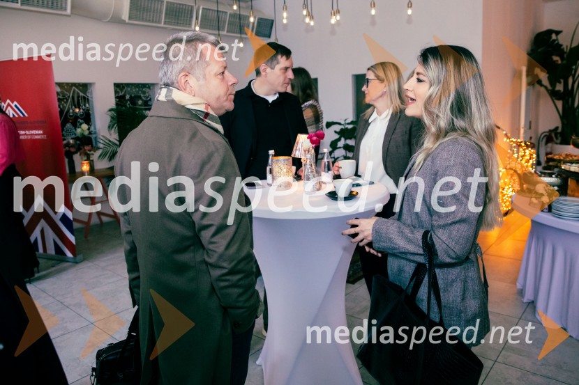 Čaj z razlogom: Reševanje kadrovske sestavljanke v Sloveniji