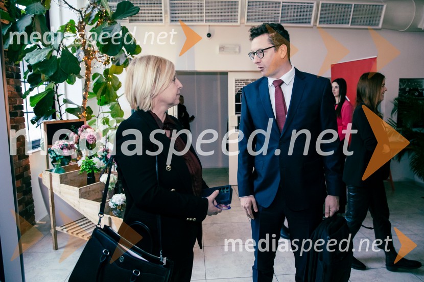 Čaj z razlogom: Reševanje kadrovske sestavljanke v Sloveniji