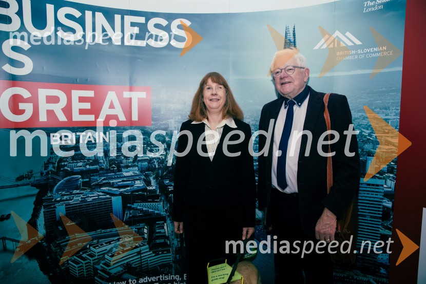  Victoria Harrison, britanska veleposlanica v Sloveniji;  ... Čaj z razlogom: Reševanje kadrovske sestavljanke v Sloveniji