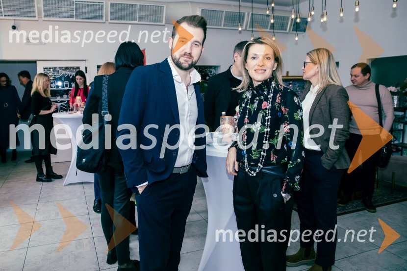  Miha Murn, predsednik AAMI Corporation, predsednik Botticellijevega kluba, predsednik Salvadorjevega kluba, direktor Zavoda AAMI, umetnik;  Barbara Uranjek, direktorica, Britansko-slovenska gospodarska zbornicaČaj z razlogom: Reševanje kadrovske sestavljanke v Sloveniji