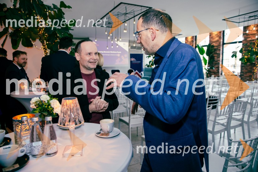 Čaj z razlogom: Reševanje kadrovske sestavljanke v Sloveniji