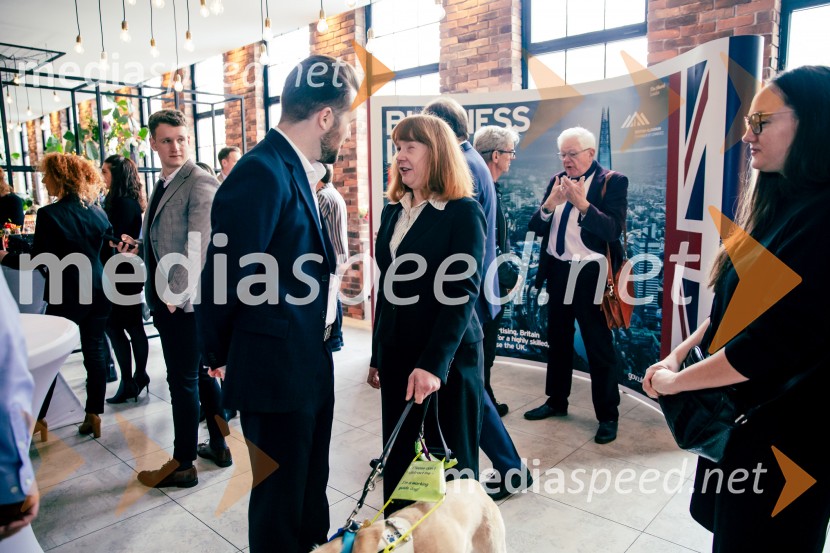  ... ;  Victoria Harrison, britanska veleposlanica v SlovenijiČaj z razlogom: Reševanje kadrovske sestavljanke v Sloveniji