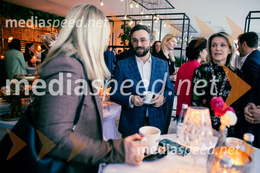 Čaj z razlogom: Reševanje kadrovske sestavljanke v Sloveniji