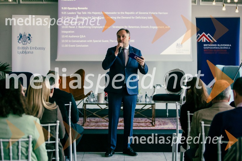  Mart D. Buh, vodja poslovnega razvoja, Britansko-slovenska gospodarska zbornicaČaj z razlogom: Reševanje kadrovske sestavljanke v Sloveniji