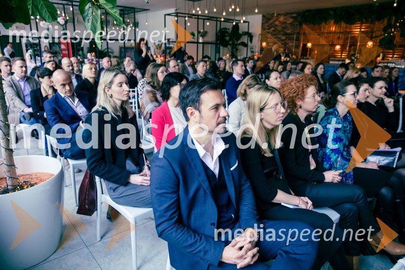 Čaj z razlogom: Reševanje kadrovske sestavljanke v Sloveniji