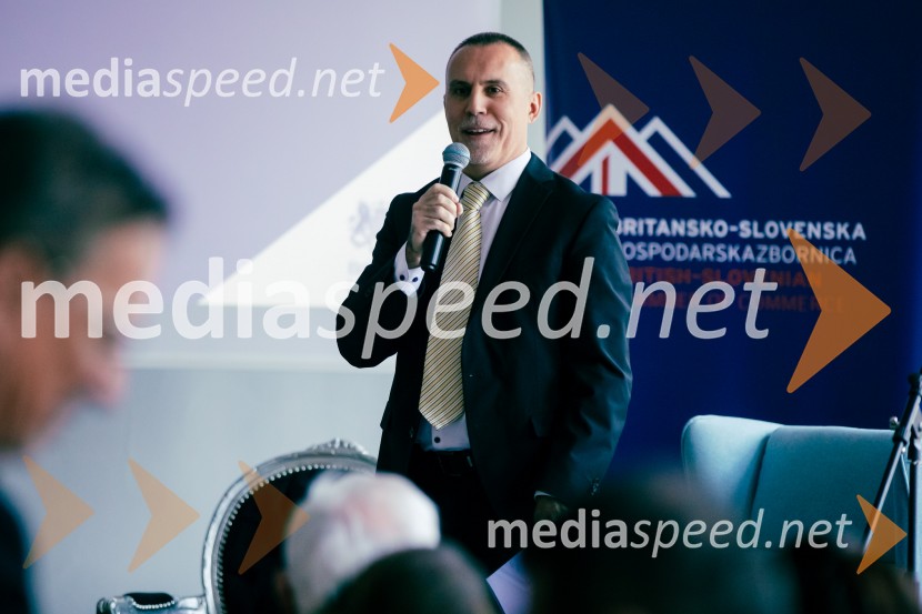 Čaj z razlogom: Reševanje kadrovske sestavljanke v Sloveniji