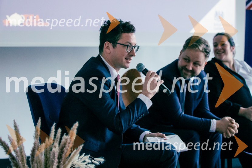 Čaj z razlogom: Reševanje kadrovske sestavljanke v Sloveniji