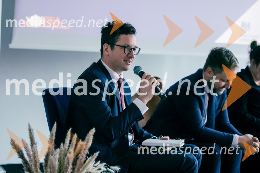 Čaj z razlogom: Reševanje kadrovske sestavljanke v Sloveniji