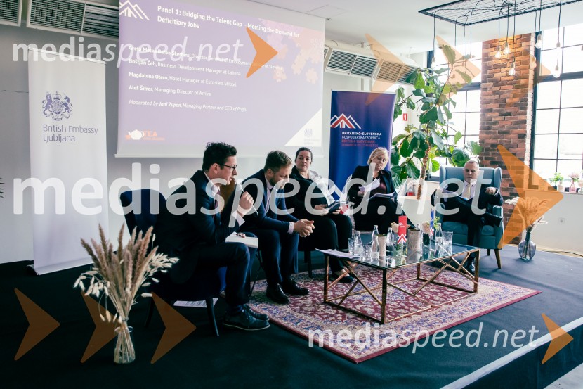 Čaj z razlogom: Reševanje kadrovske sestavljanke v Sloveniji