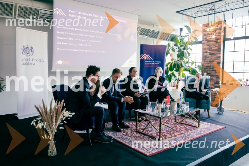 Čaj z razlogom: Reševanje kadrovske sestavljanke v Sloveniji