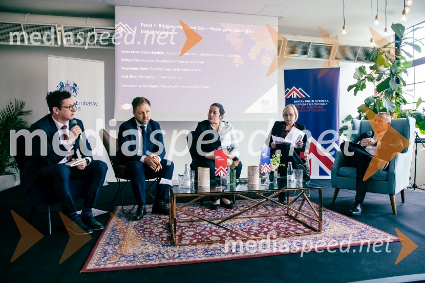 Čaj z razlogom: Reševanje kadrovske sestavljanke v Sloveniji