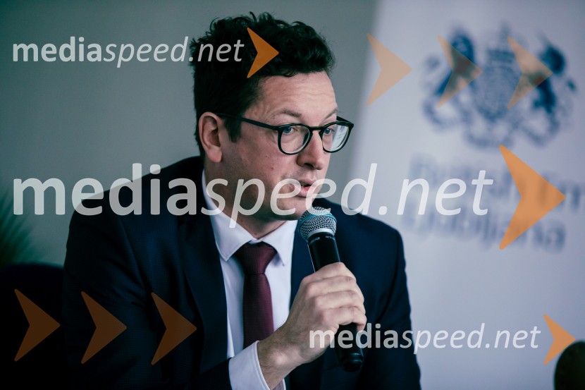 Čaj z razlogom: Reševanje kadrovske sestavljanke v Sloveniji