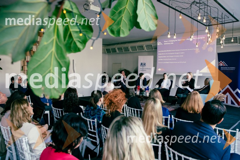 Čaj z razlogom: Reševanje kadrovske sestavljanke v Sloveniji