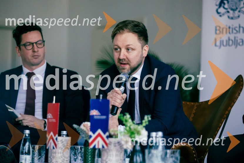 Čaj z razlogom: Reševanje kadrovske sestavljanke v Sloveniji