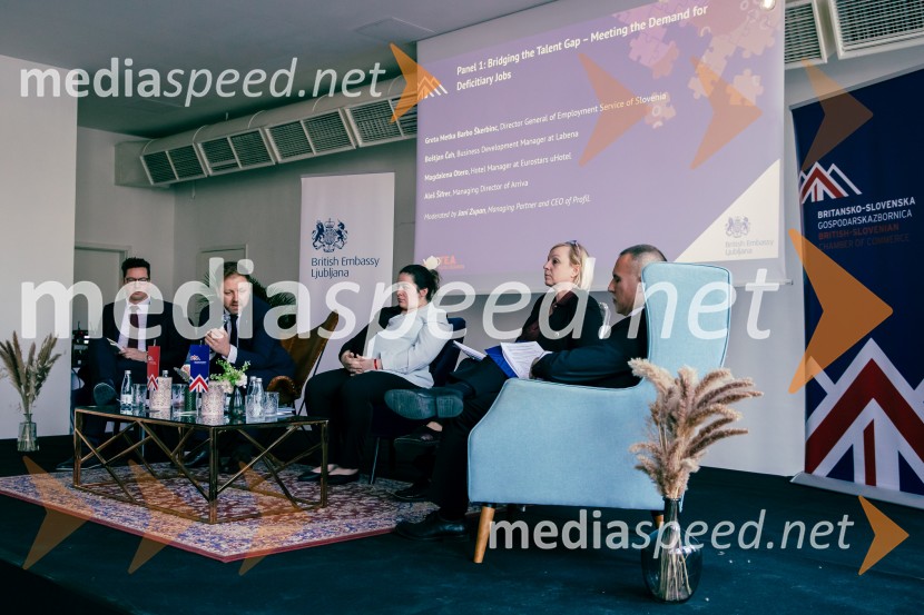 Čaj z razlogom: Reševanje kadrovske sestavljanke v Sloveniji