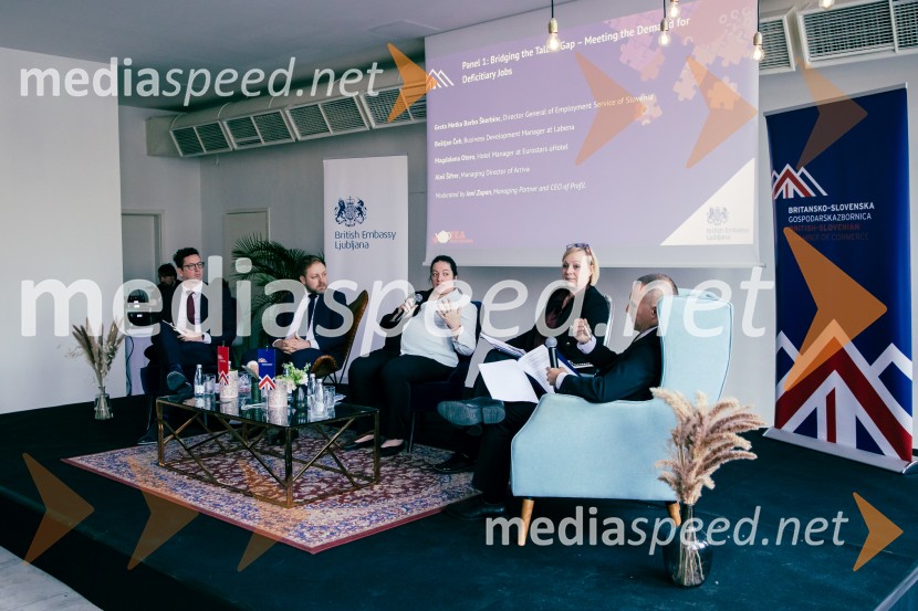 Čaj z razlogom: Reševanje kadrovske sestavljanke v Sloveniji