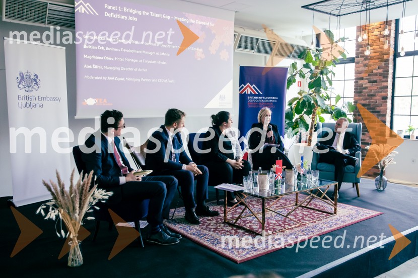 Čaj z razlogom: Reševanje kadrovske sestavljanke v Sloveniji