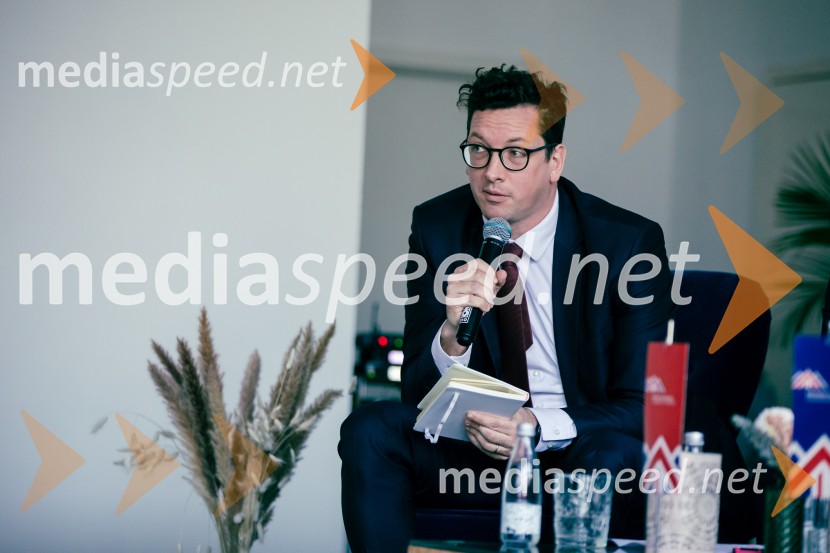 Čaj z razlogom: Reševanje kadrovske sestavljanke v Sloveniji