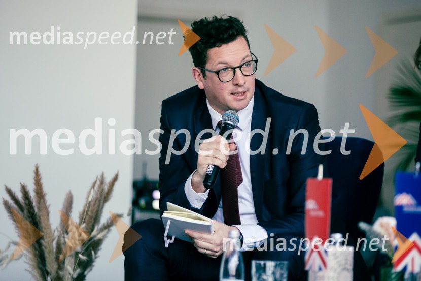 Čaj z razlogom: Reševanje kadrovske sestavljanke v Sloveniji