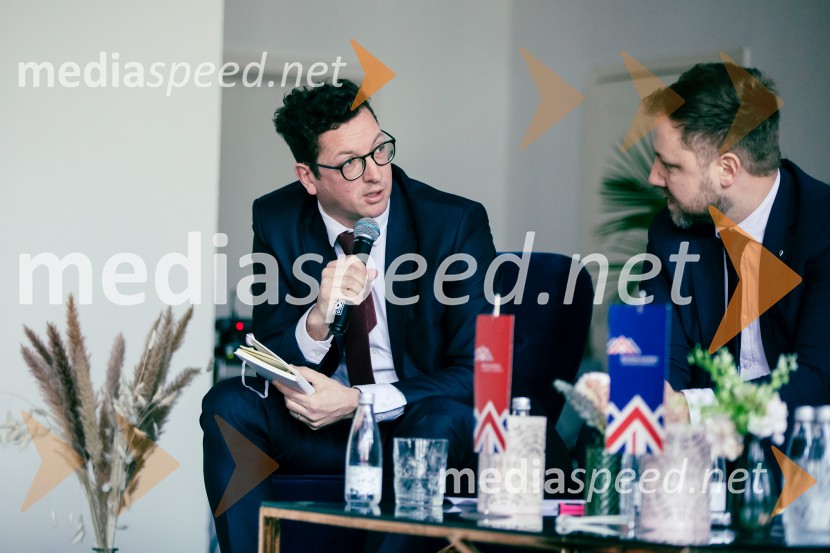 Čaj z razlogom: Reševanje kadrovske sestavljanke v Sloveniji