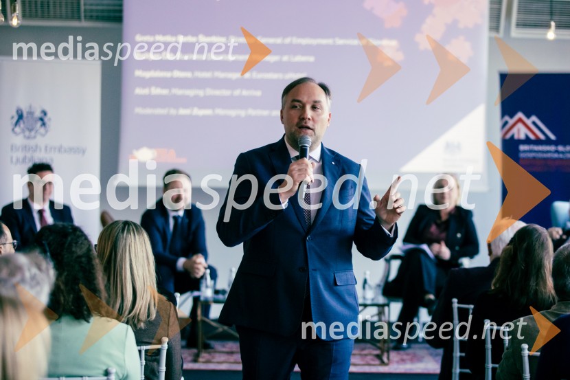 Čaj z razlogom: Reševanje kadrovske sestavljanke v Sloveniji