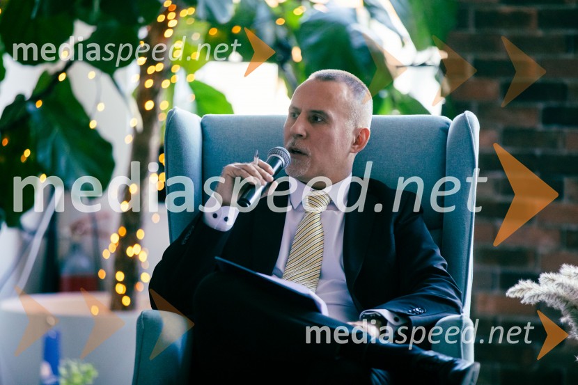 Čaj z razlogom: Reševanje kadrovske sestavljanke v Sloveniji