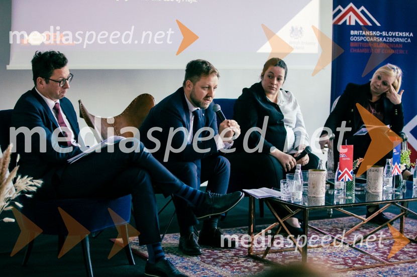 Čaj z razlogom: Reševanje kadrovske sestavljanke v Sloveniji