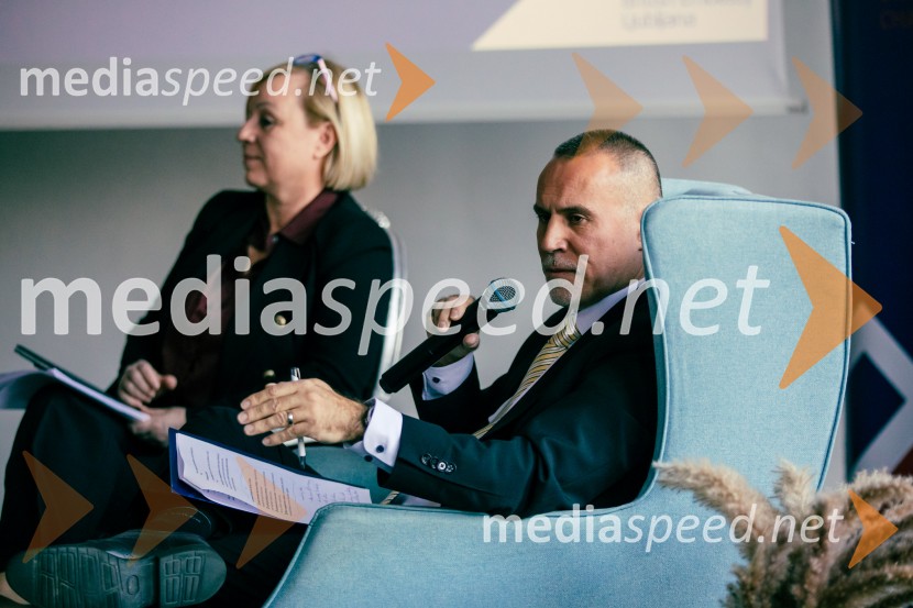 Čaj z razlogom: Reševanje kadrovske sestavljanke v Sloveniji