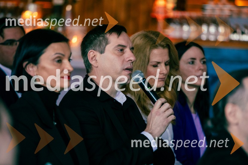 Čaj z razlogom: Reševanje kadrovske sestavljanke v Sloveniji