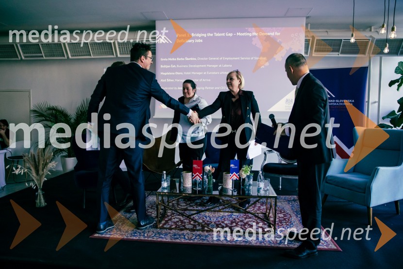 Čaj z razlogom: Reševanje kadrovske sestavljanke v Sloveniji