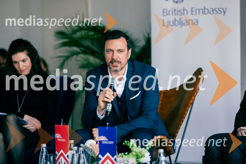 Čaj z razlogom: Reševanje kadrovske sestavljanke v Sloveniji