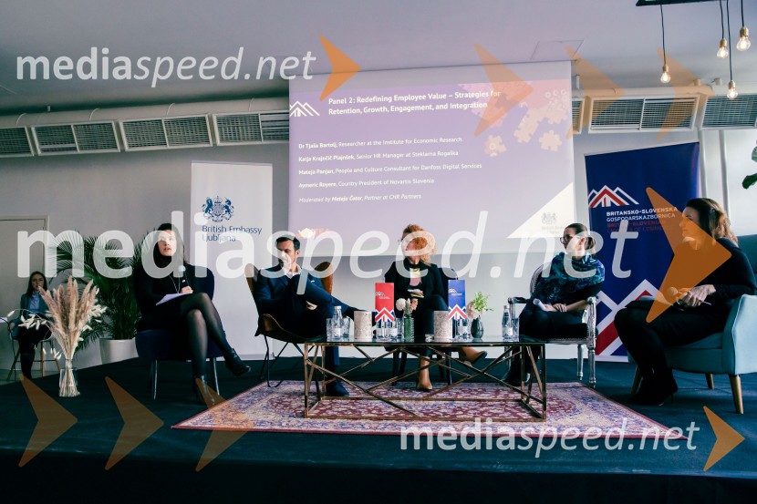 Čaj z razlogom: Reševanje kadrovske sestavljanke v Sloveniji