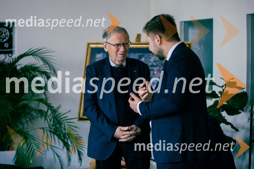 Čaj z razlogom: Reševanje kadrovske sestavljanke v Sloveniji