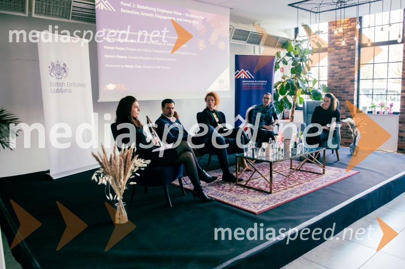 Čaj z razlogom: Reševanje kadrovske sestavljanke v Sloveniji