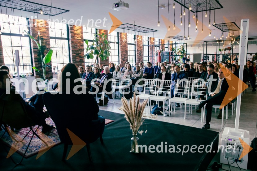 Čaj z razlogom: Reševanje kadrovske sestavljanke v Sloveniji