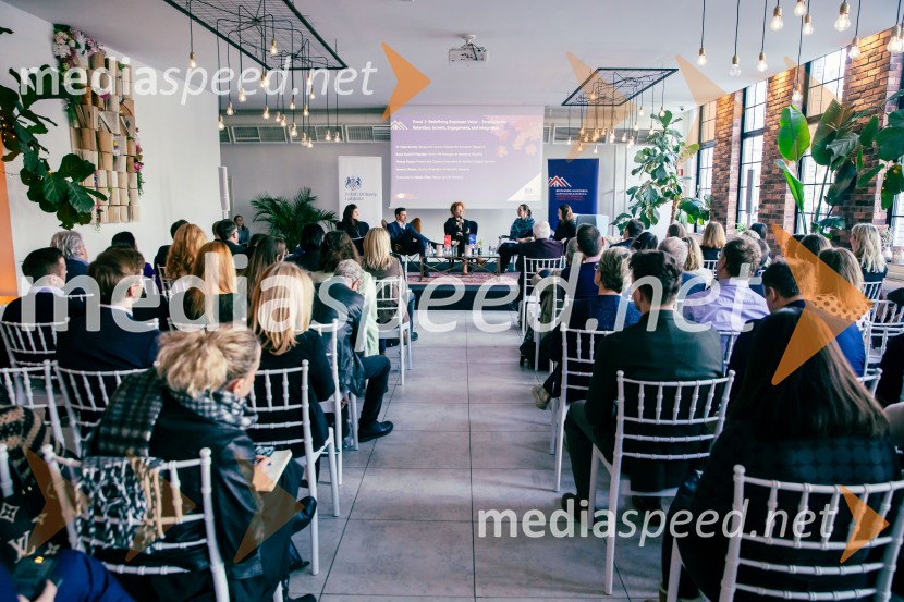 Čaj z razlogom: Reševanje kadrovske sestavljanke v Sloveniji