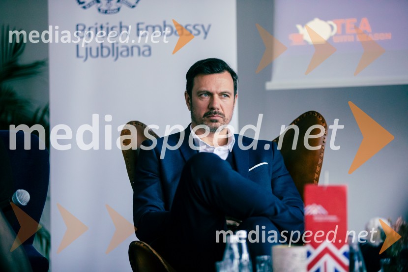 Čaj z razlogom: Reševanje kadrovske sestavljanke v Sloveniji