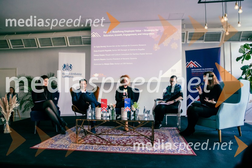 Čaj z razlogom: Reševanje kadrovske sestavljanke v Sloveniji