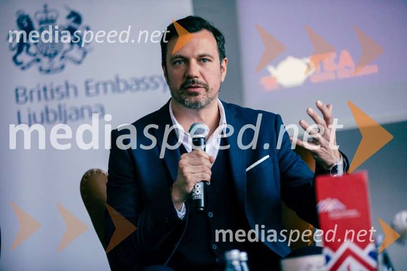 Čaj z razlogom: Reševanje kadrovske sestavljanke v Sloveniji