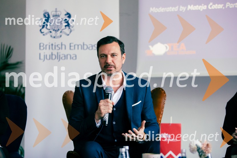 Čaj z razlogom: Reševanje kadrovske sestavljanke v Sloveniji