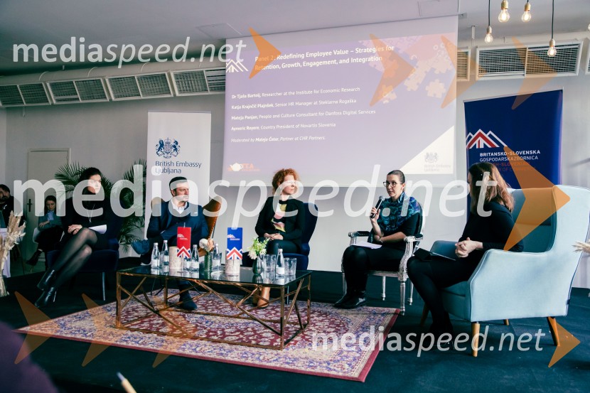 Čaj z razlogom: Reševanje kadrovske sestavljanke v Sloveniji