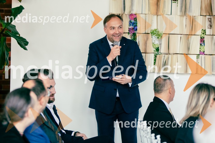  Mart D. Buh, vodja poslovnega razvoja, Britansko-slovenska gospodarska zbornicaČaj z razlogom: Reševanje kadrovske sestavljanke v Sloveniji