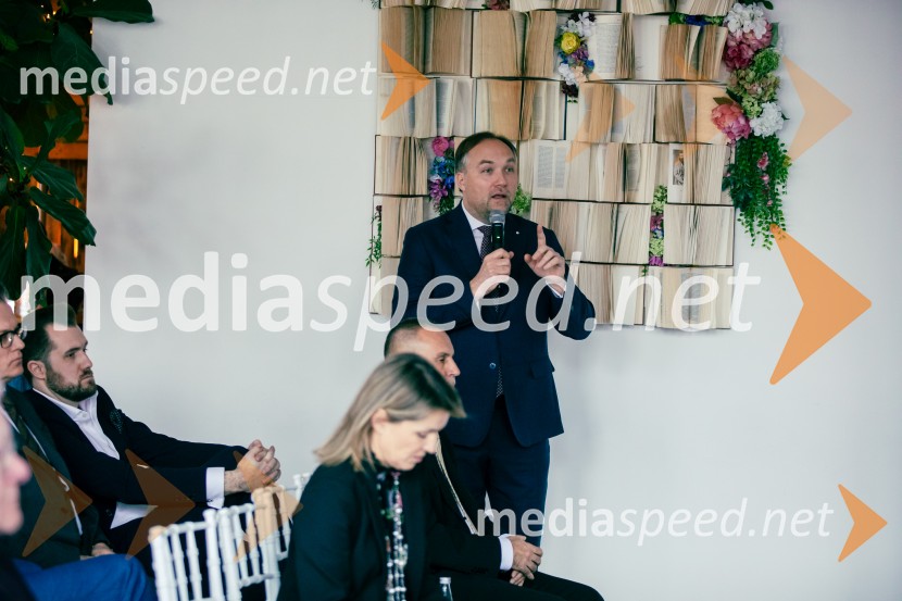  Mart D. Buh, vodja poslovnega razvoja, Britansko-slovenska gospodarska zbornicaČaj z razlogom: Reševanje kadrovske sestavljanke v Sloveniji