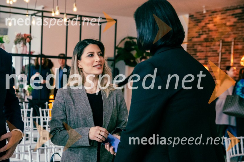 Čaj z razlogom: Reševanje kadrovske sestavljanke v Sloveniji