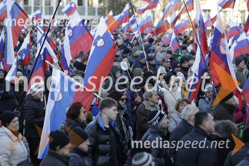 Protest v Ljubljani za pravičnejše plače in delovne pogoje