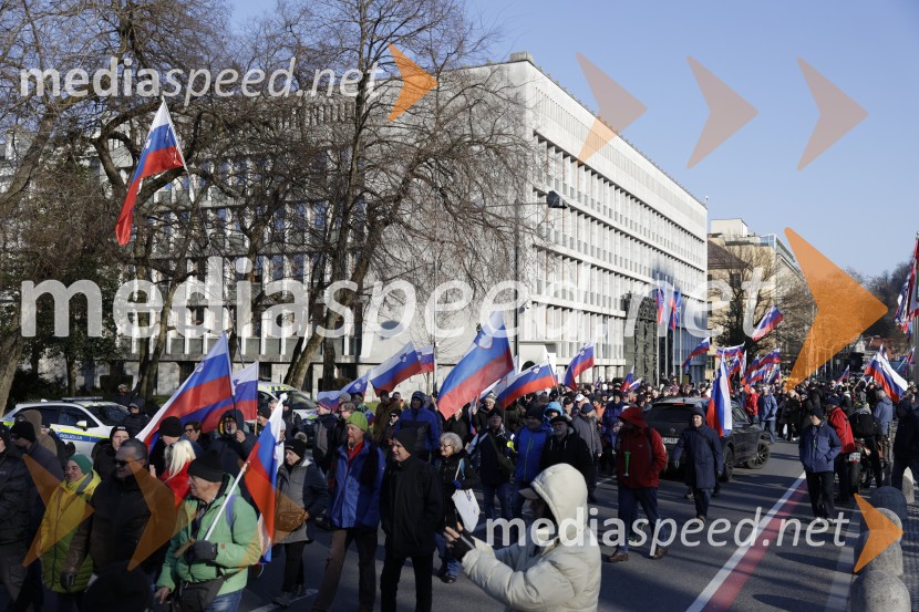 Protest v Ljubljani za pravičnejše plače in delovne pogoje