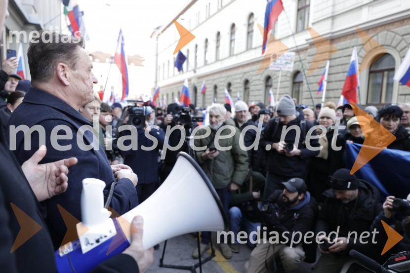 Protest v Ljubljani za pravičnejše plače in delovne pogoje