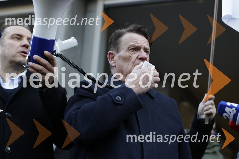 Protest v Ljubljani za pravičnejše plače in delovne pogoje