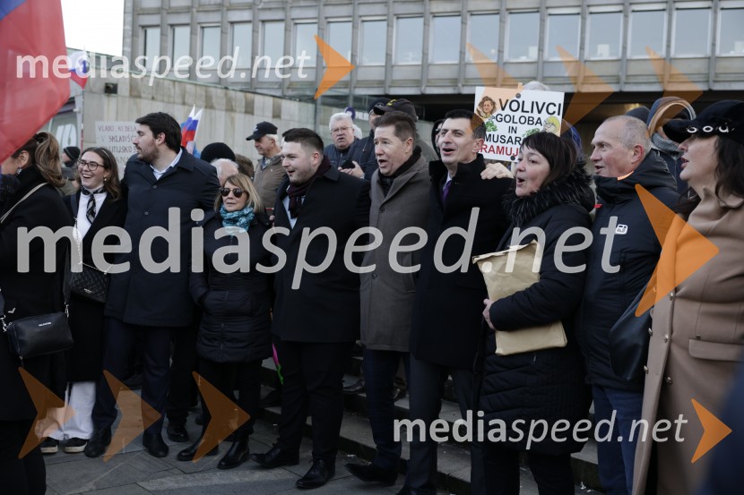 Protest v Ljubljani za pravičnejše plače in delovne pogoje